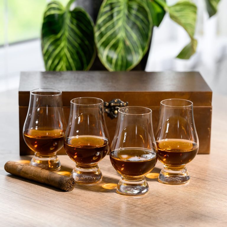 Подарунковий набір для віскі із культовими склянками Glencairn