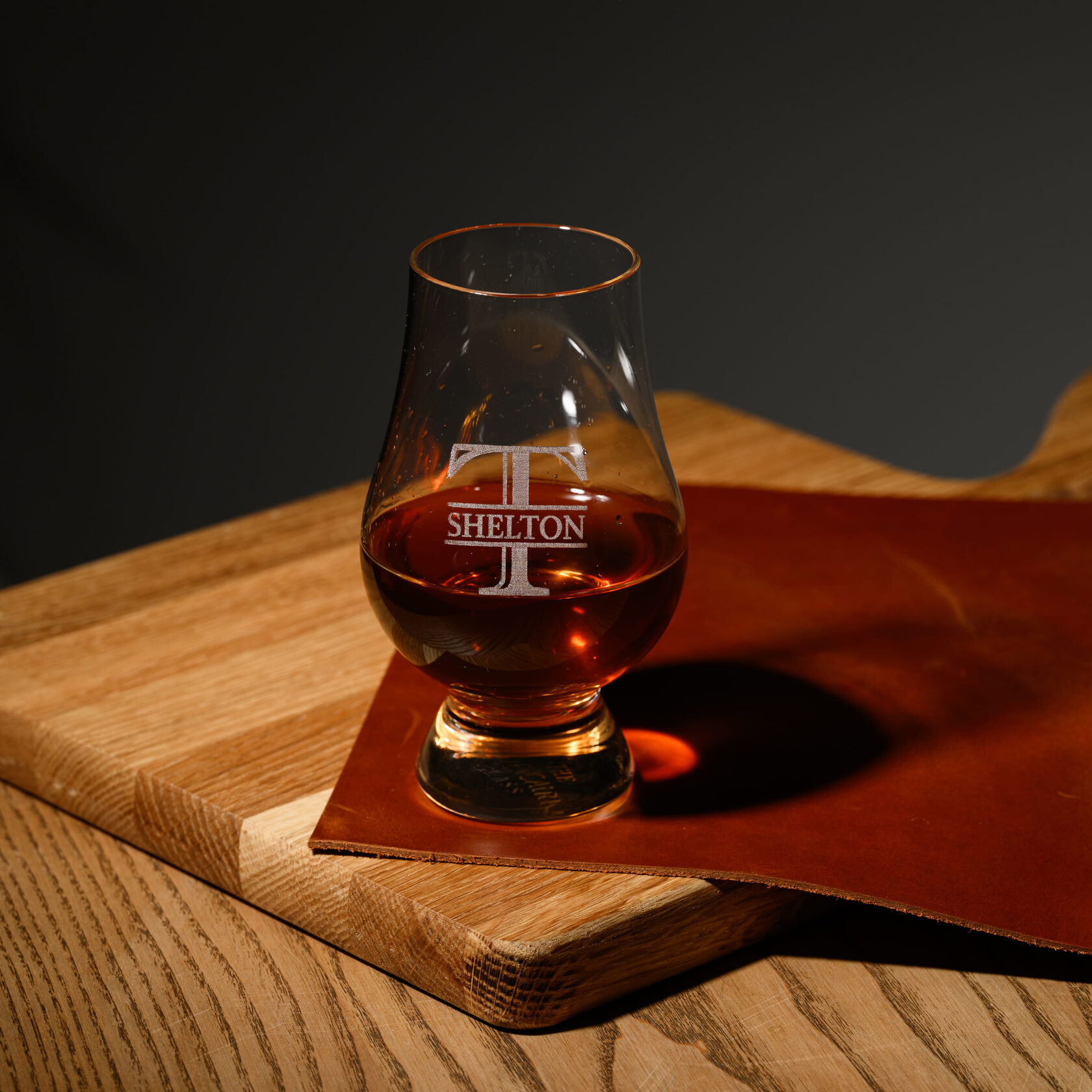 Культова склянка для віскі із гравіюванням Glencairn Glass з можливістю подарункового упакування